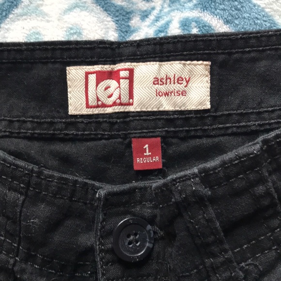 🖤🖤 Lei low rise cuffed black shorts! Like New! - Picture 2 of 2